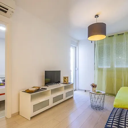 Apartment Beautiful In With Wifi And 1 Bedrooms Pula