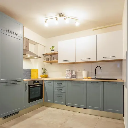 Apartment Beautiful In With Wifi And 1 Bedrooms *